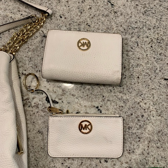 Michael Kors white and gold chain leather purse - Picture 6 of 7